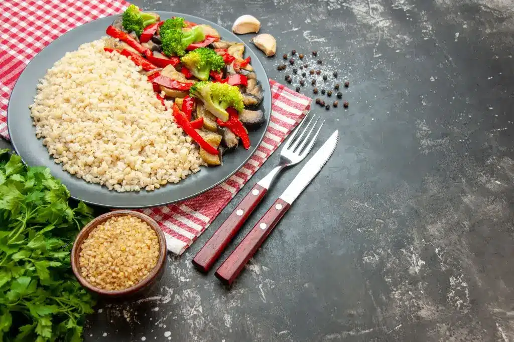 Creative quinoa meals including protein bowls, power breakfast, and stuffed peppers for sustained energy and muscle repair.