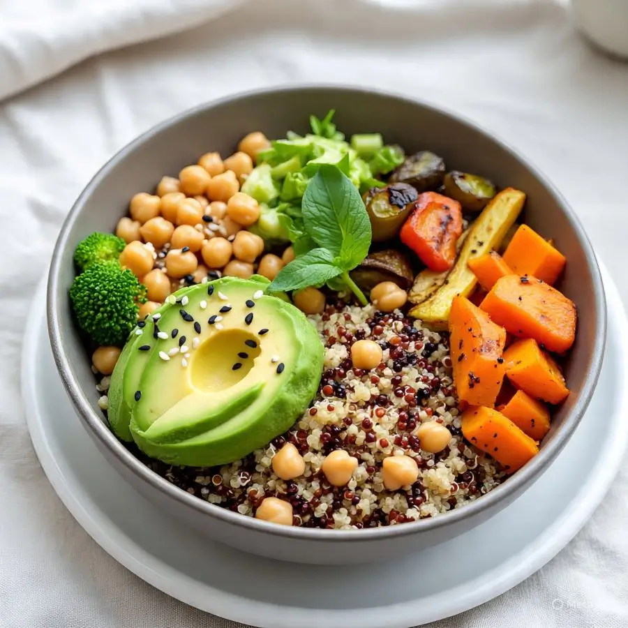 Buddha bowl with quinoa & veggies — a balanced USA/Asia-inspired low calorie lunch meals choice.
